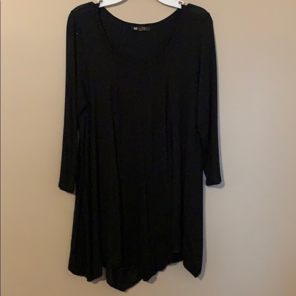 **3/$30** Black tunic, NWOT